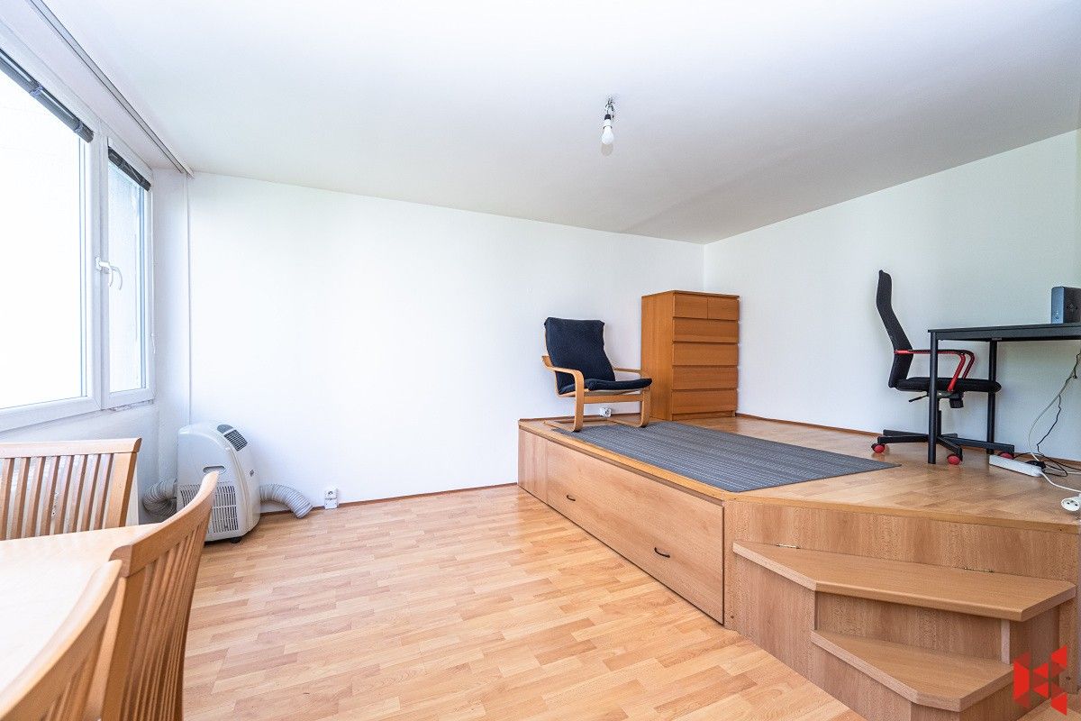 Pronájem byt 1+kk - Nekvasilova, Praha, 28 m²