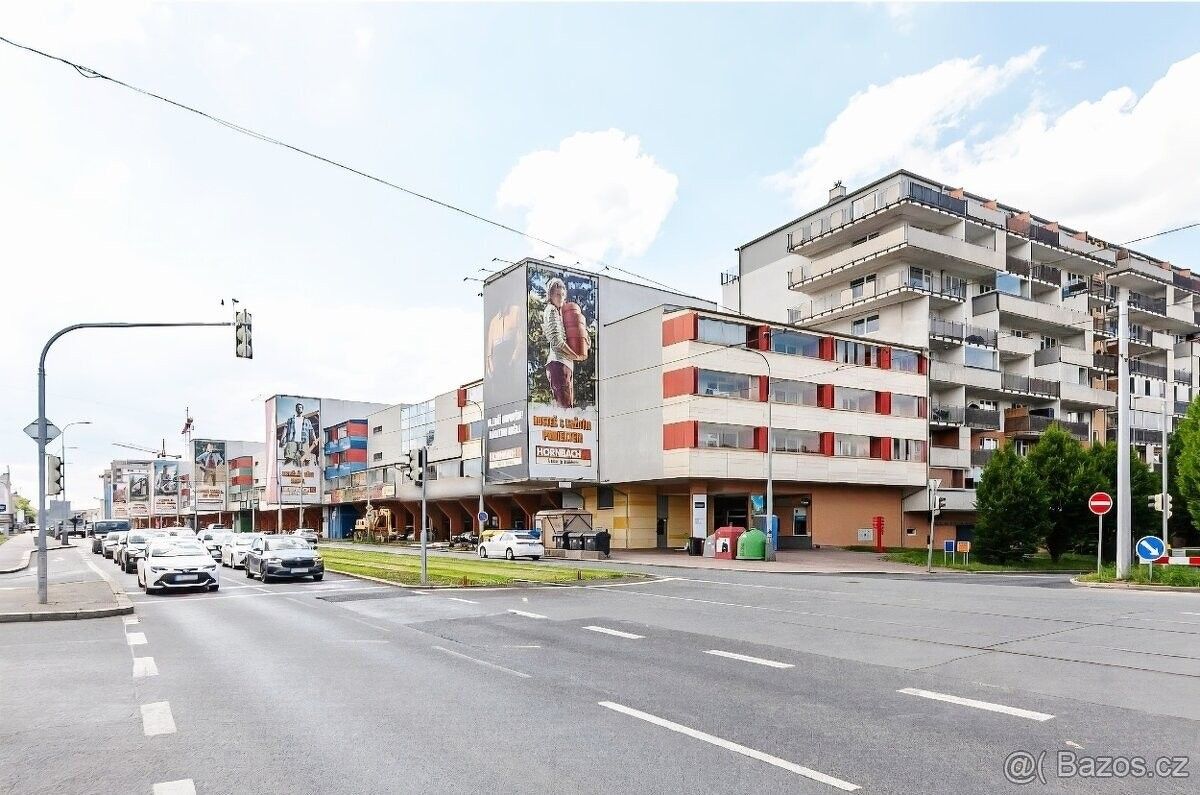 Pronájem garáž - Praha, 190 00