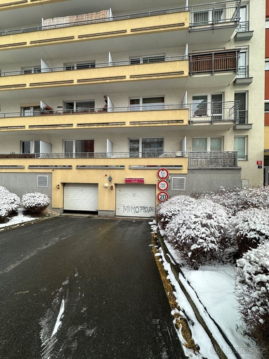 Garáže, Praha, 199 00
