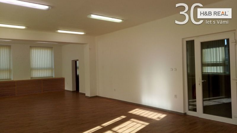 Pronájem obchodní prostory - Hranice, 195 m²