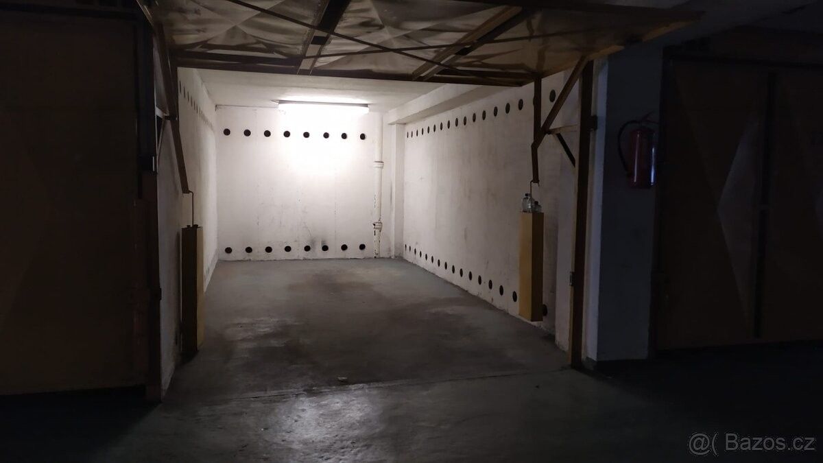 Garáže, Praha, 130 00