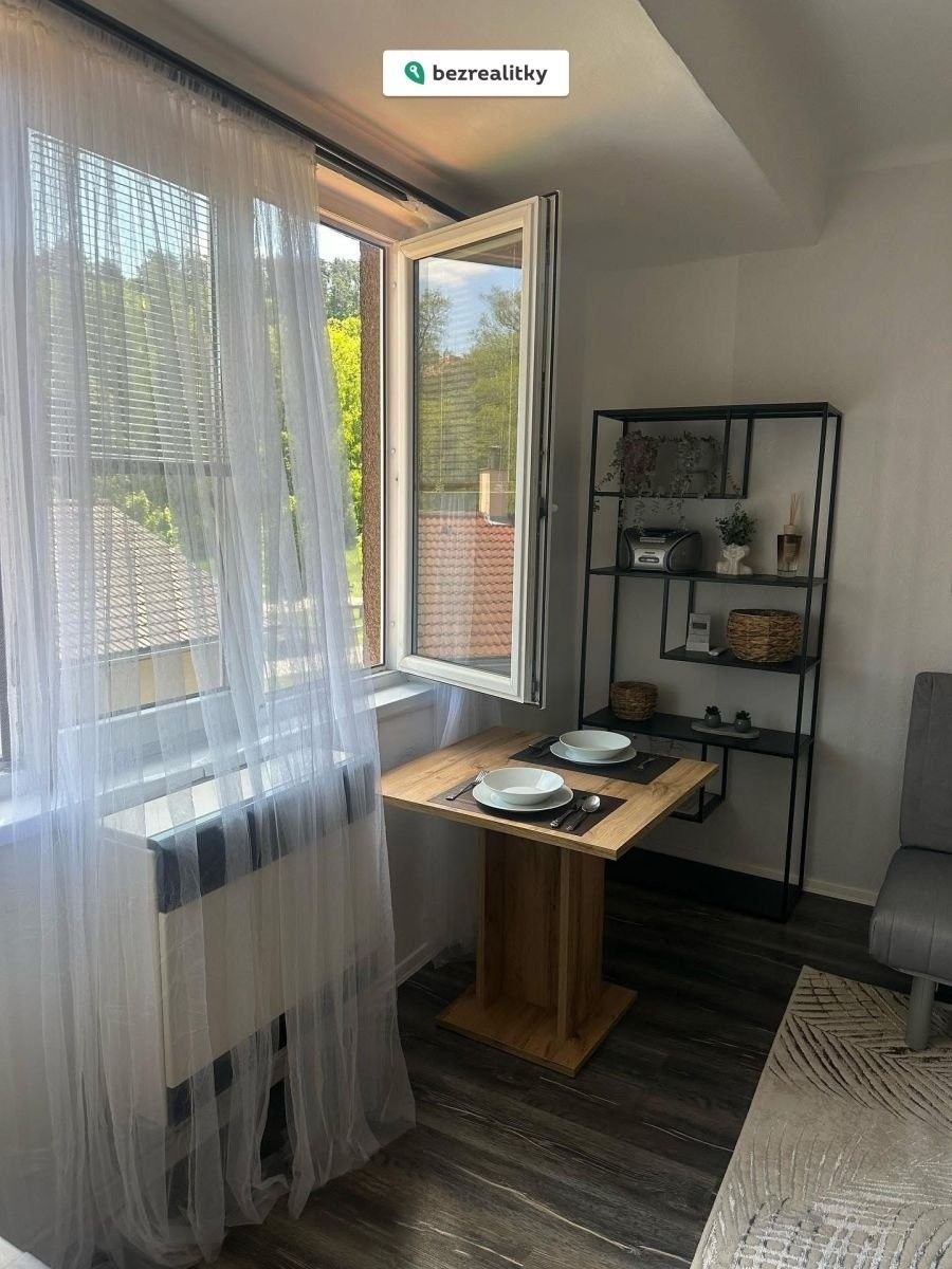 Prodej byt 1+1 - Na Louce, Králův Dvůr, 39 m²