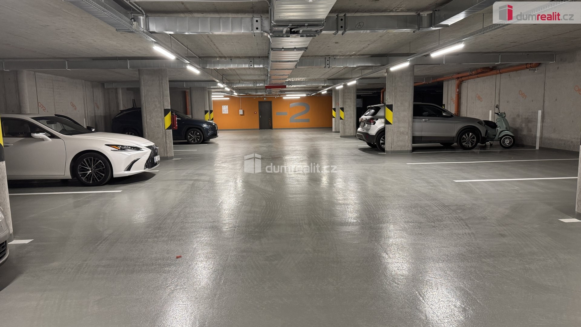 Pronájem garáž - U Komína 368, Praha Radlice, 17 m² - 5