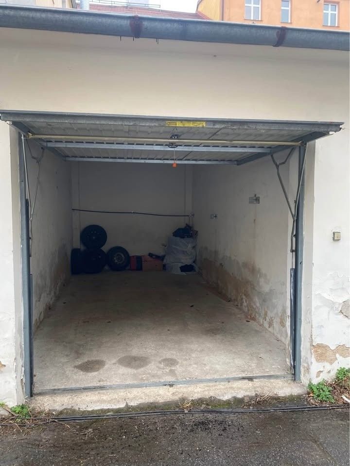 Pronájem garáž - Praha, 130 00