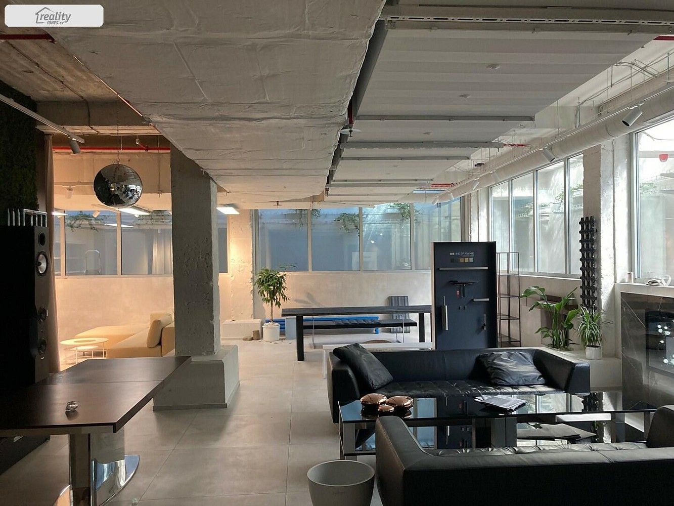 Obchodní prostory · 242 m² · Praha - Holešovice, okres Praha 7, Hlavní město Praha - 3