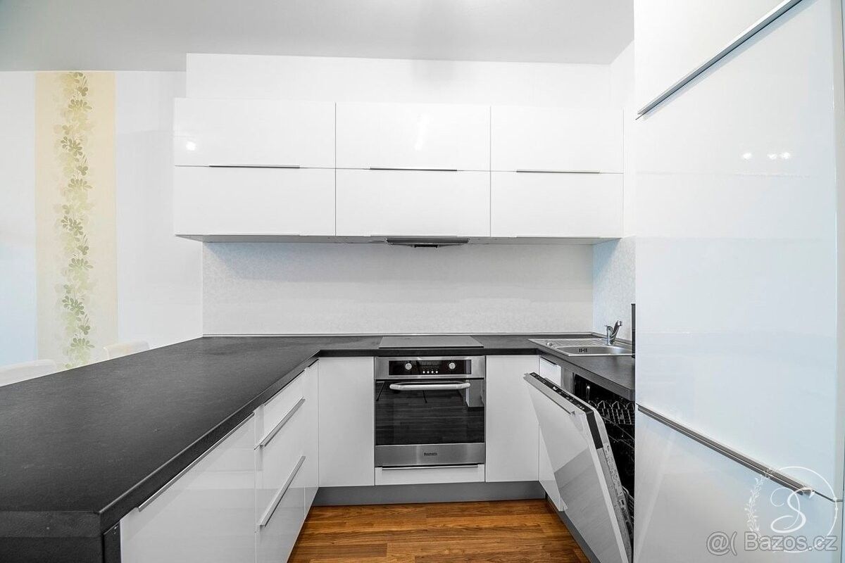 Pronájem byt - Praha, 155 21