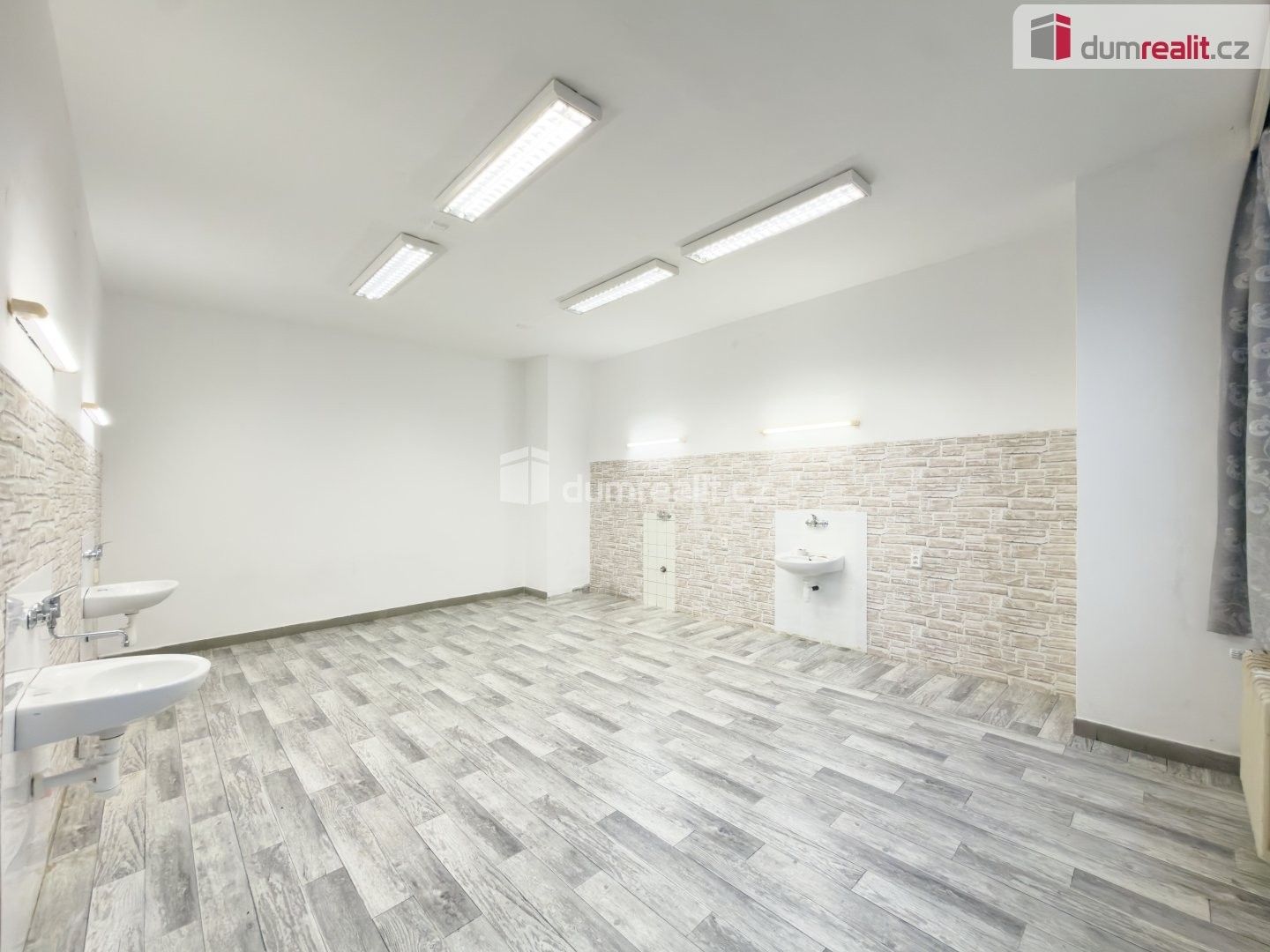 Pronájem obchodní prostory - J. Opletala, České Budějovice, 216 m² - 5