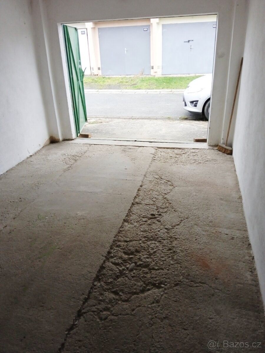 Pronájem garáž - Uherské Hradiště, 686 06