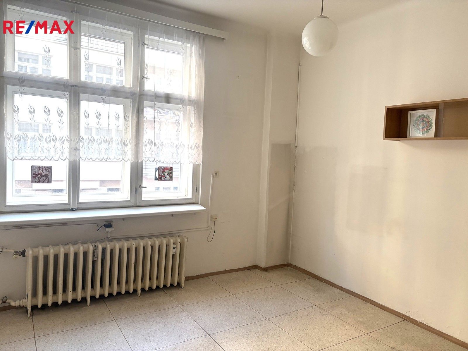 Pronájem komerční - Dejvická, Praha, 42 m²