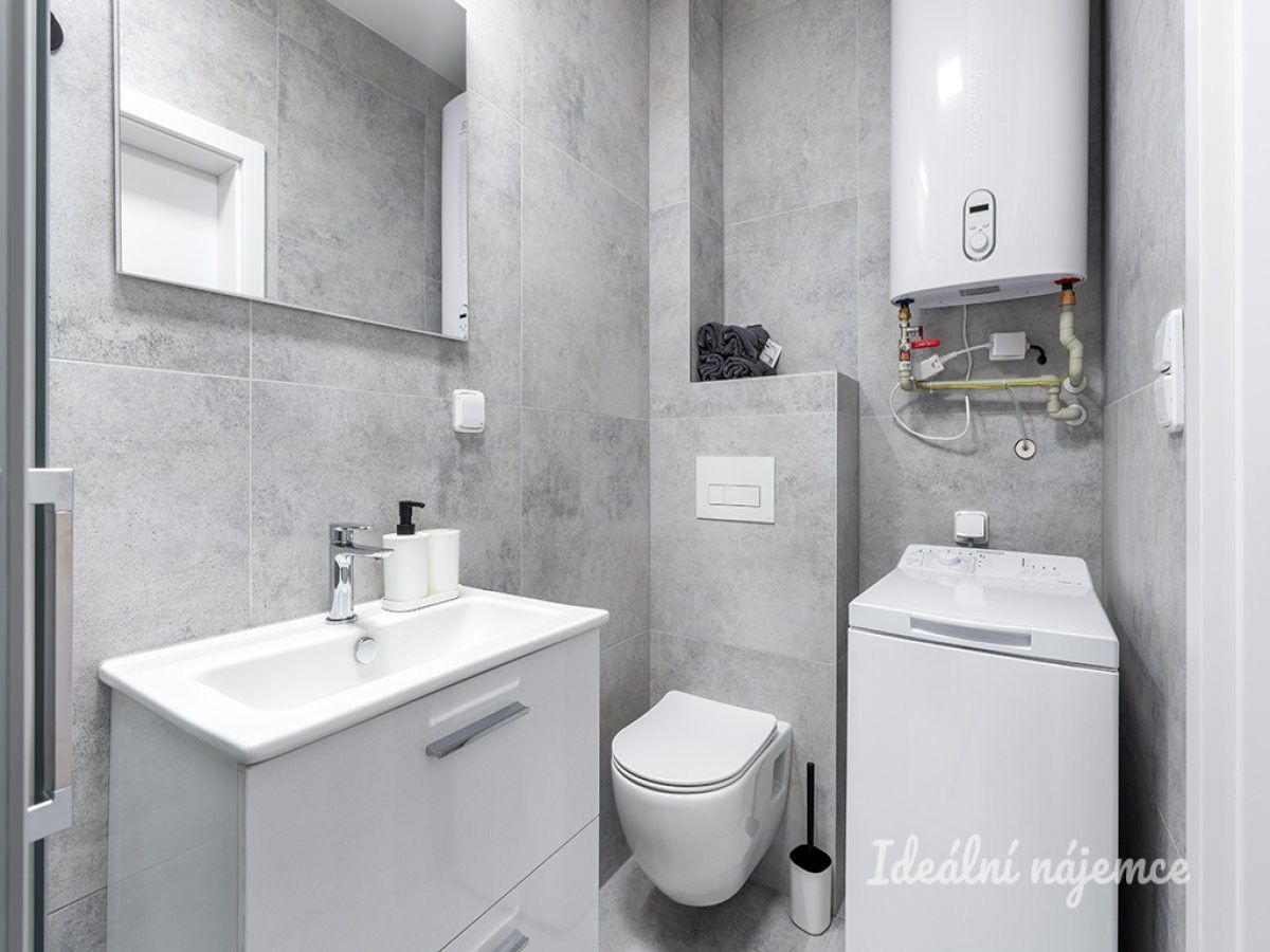 Pronájem byt 1+kk - Jordánská, Praha, 24 m²