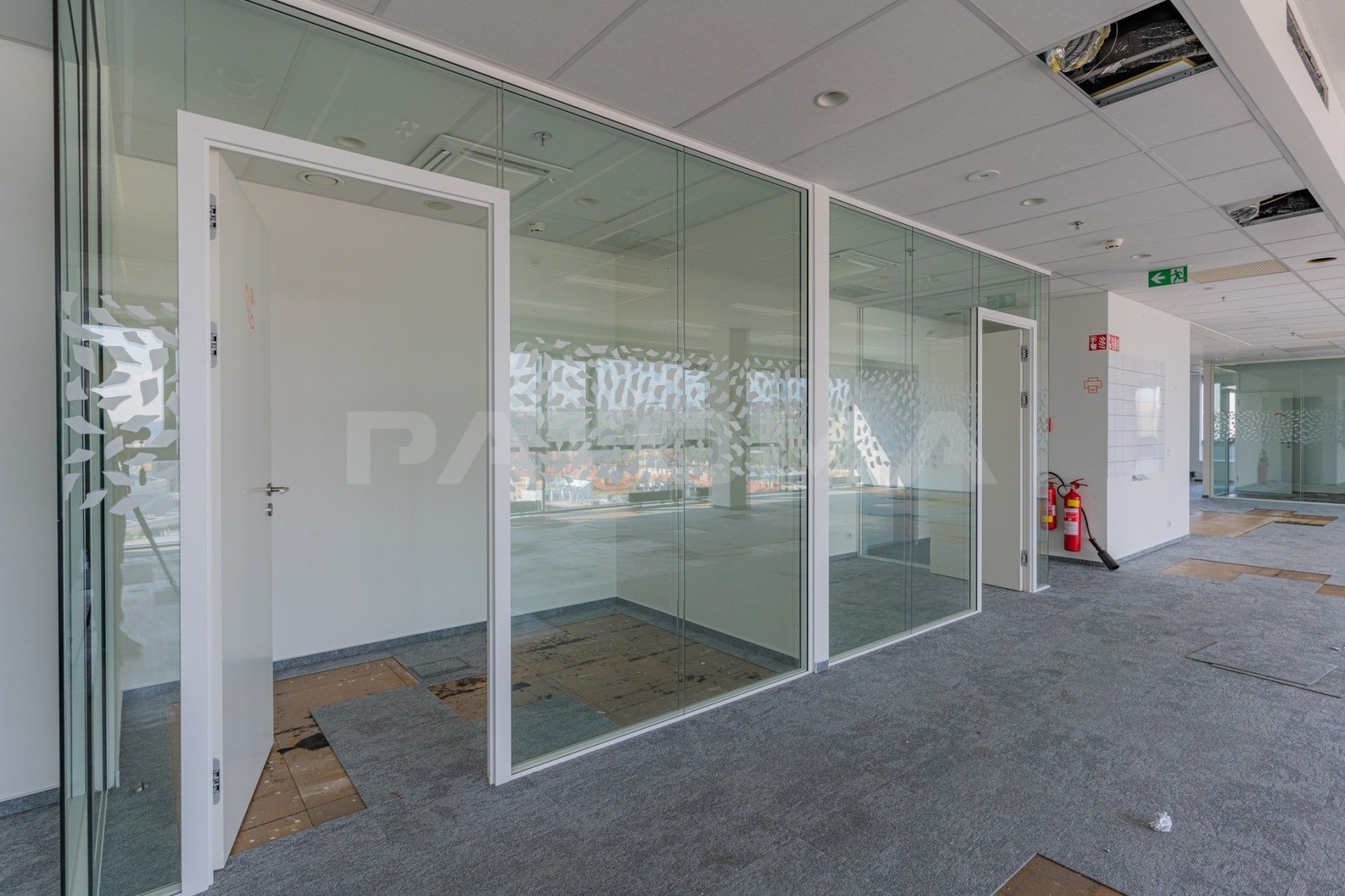 Pronájem kancelář - Českomoravská, Praha, 300 m²