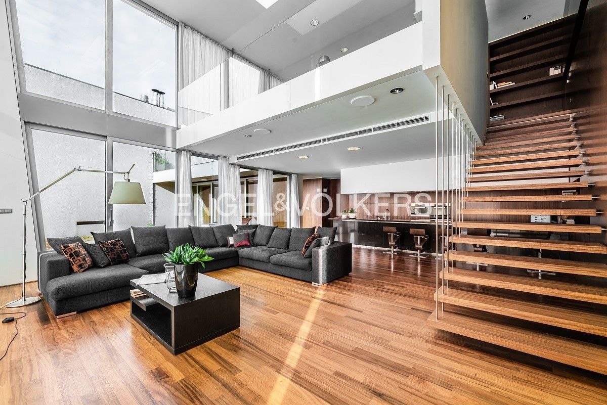 Pronájem byt 5+kk - Na Hřebenkách 815, Praha Smíchov, 279 m² - 5