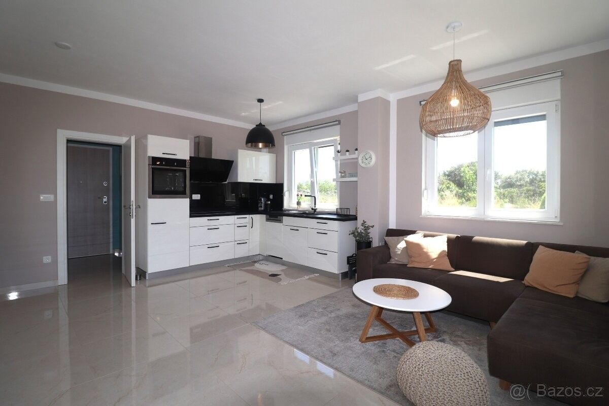 Byty, 987 66, Zahraničí