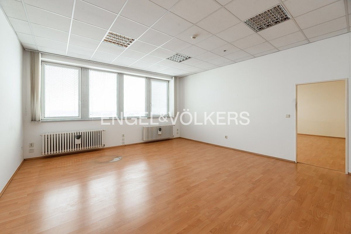 Kanceláře, Jizerská, Praha, 714 m²