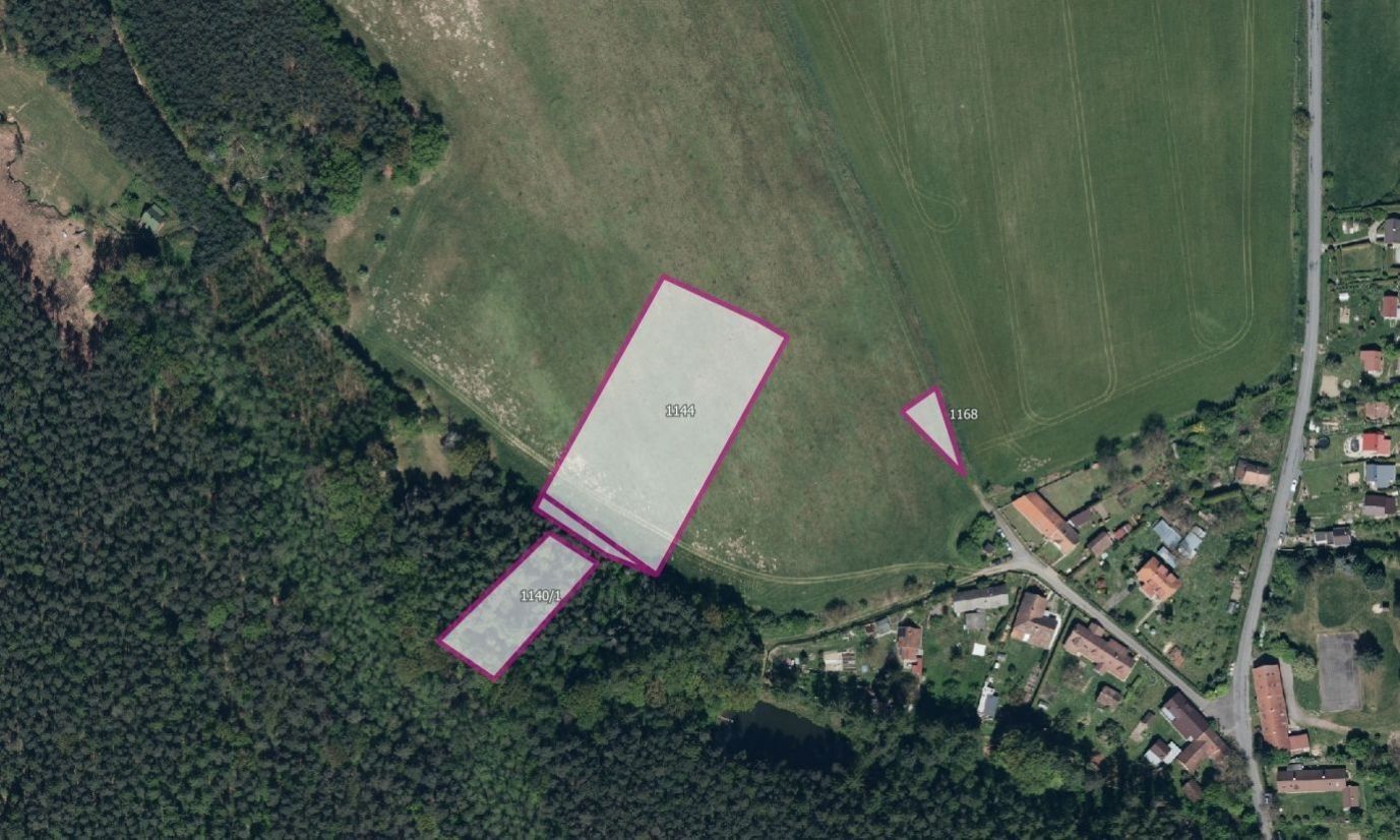 Louka, 19 893 m²