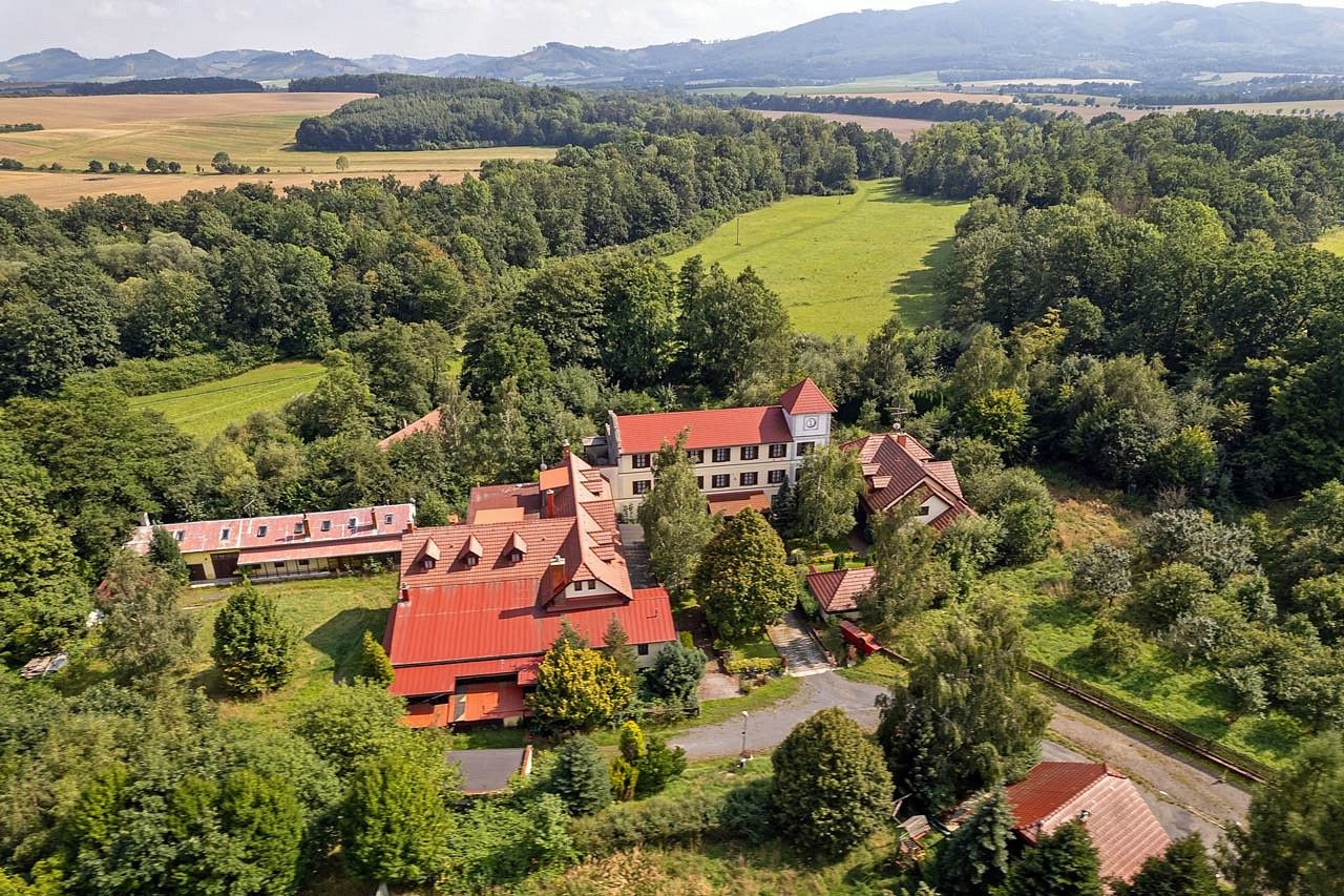 Ubytovací zařízení, Všechovice, okres Přerov, Olomoucký kraj, 2 500 m² - 1