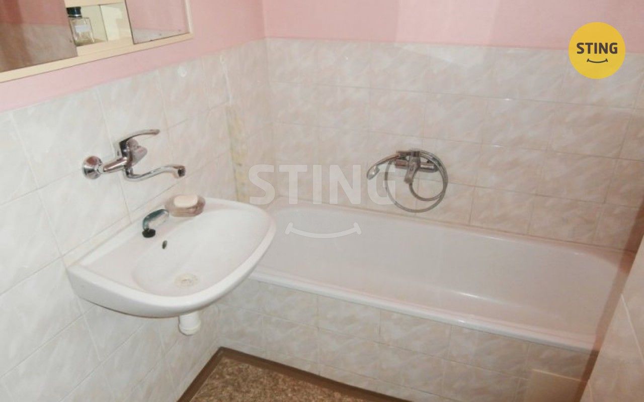 Prodej rodinný dům - Staré Město, 200 m² - 5
