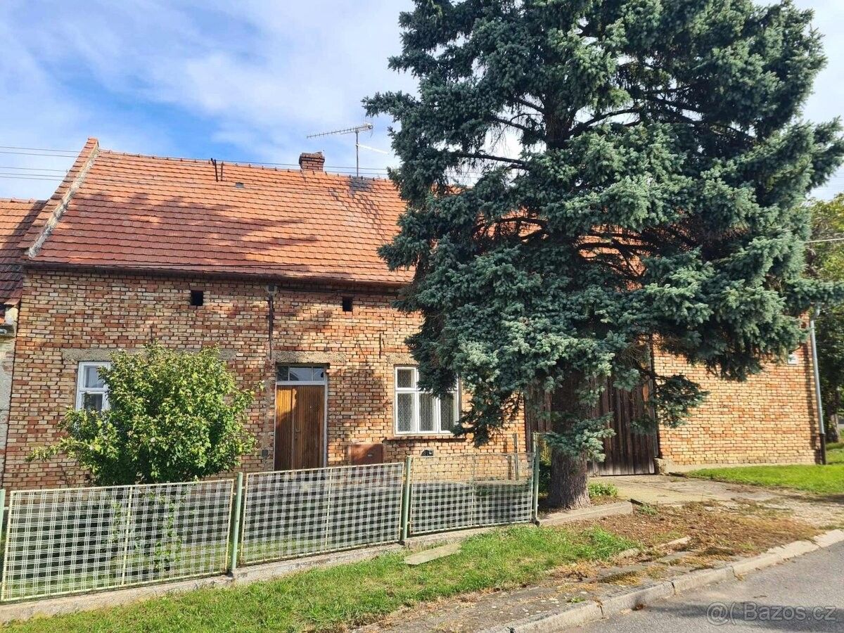 Rodinné domy, Louka nad Veličkou, 696 76