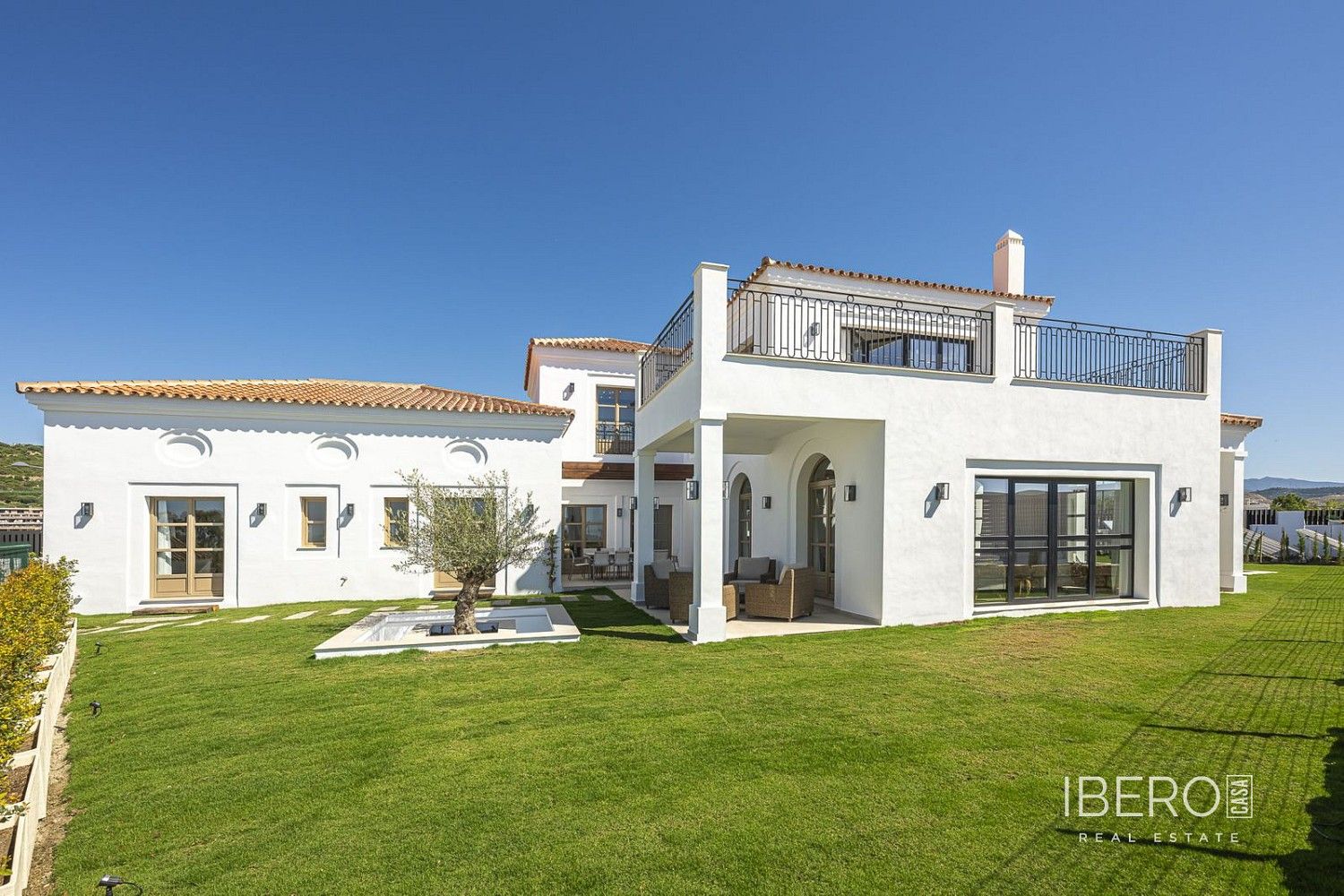 Rodinné domy, Estepona, Španělsko, 533 m² - 1