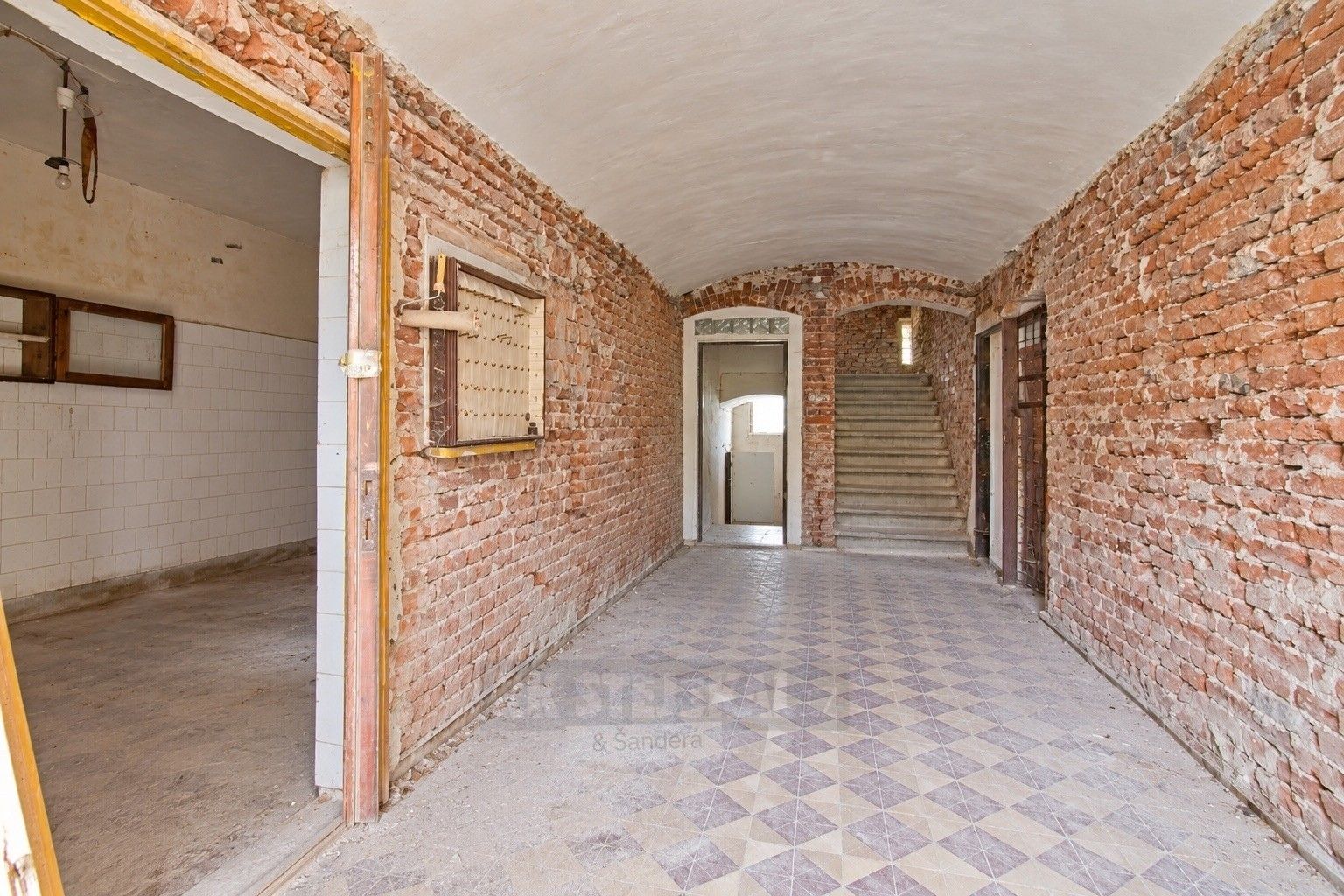 Rodinný dům · 431 m² · Moldava - 4