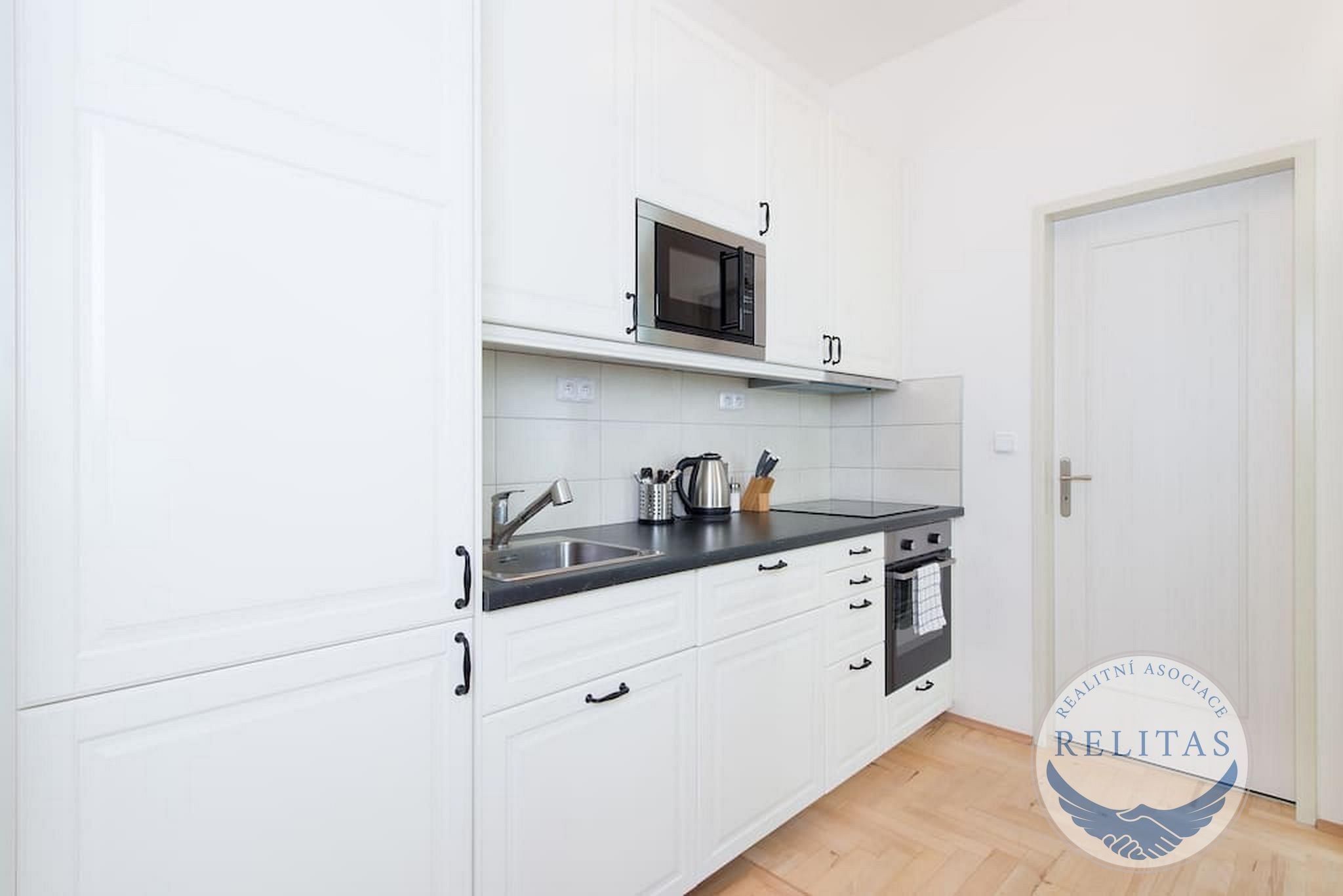 2+kk, Velehradská, Praha, 44 m²