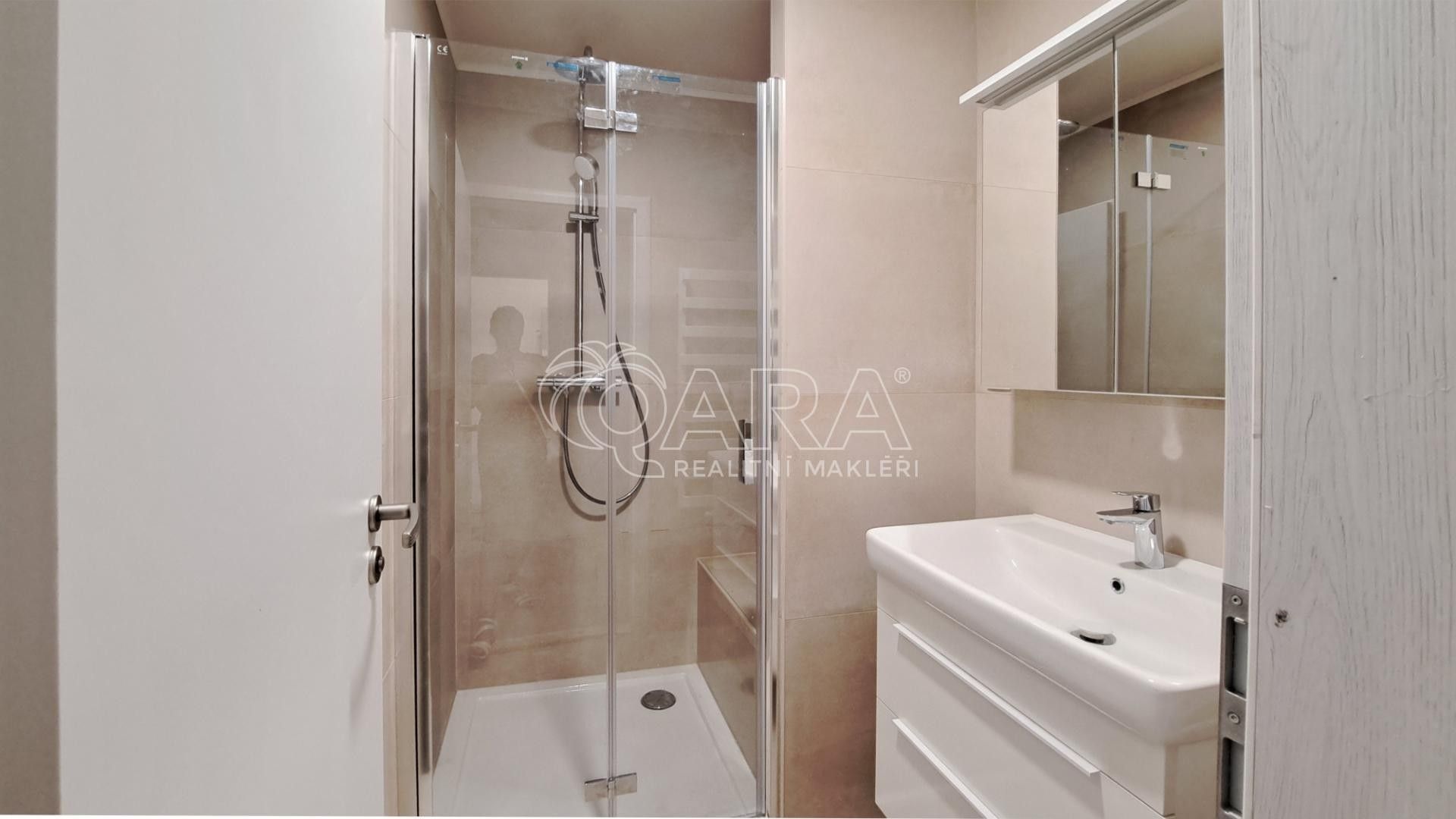 2+kk, Komunardů , Praha Holešovice, 49 m² - 2