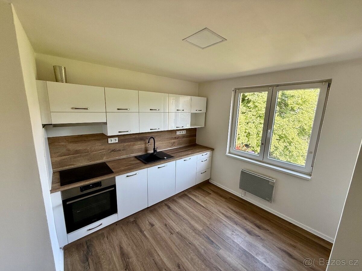 Pronájem byt - Jindřichův Hradec, 377 01