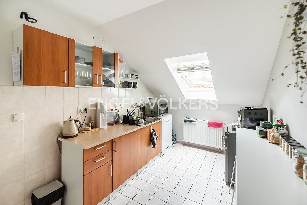 Pronájem kancelář - Na Moráni 1750, Praha Nové Město, 93 m² - 5