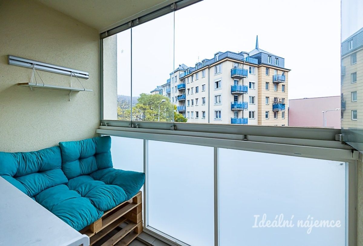 Pronájem byt 4+1 - Kovanecká, Praha, 87 m²