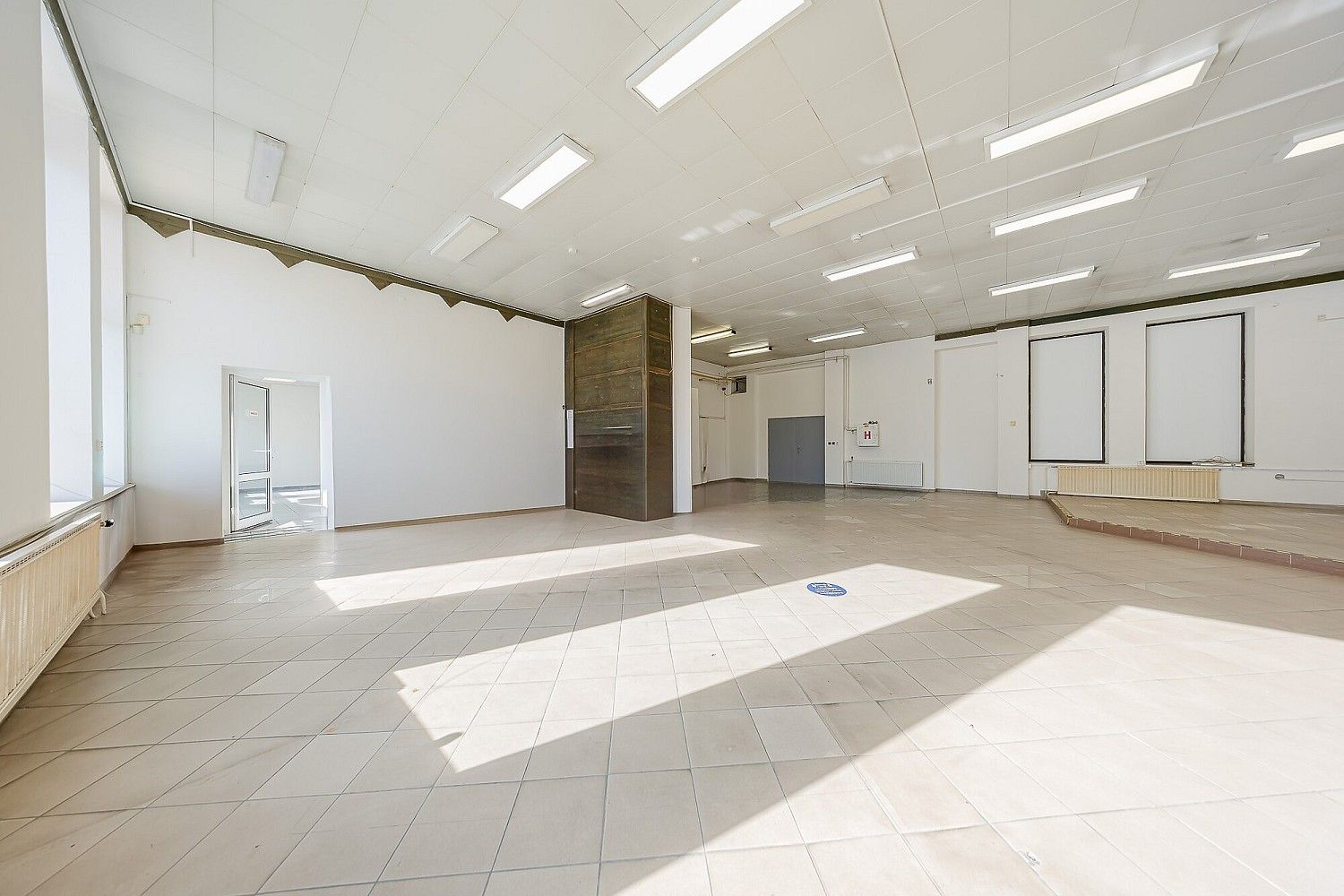 Pronájem obchodní prostory - Staré Město, okres Uherské Hradiště, Zlínský kraj, 299 m² - 2