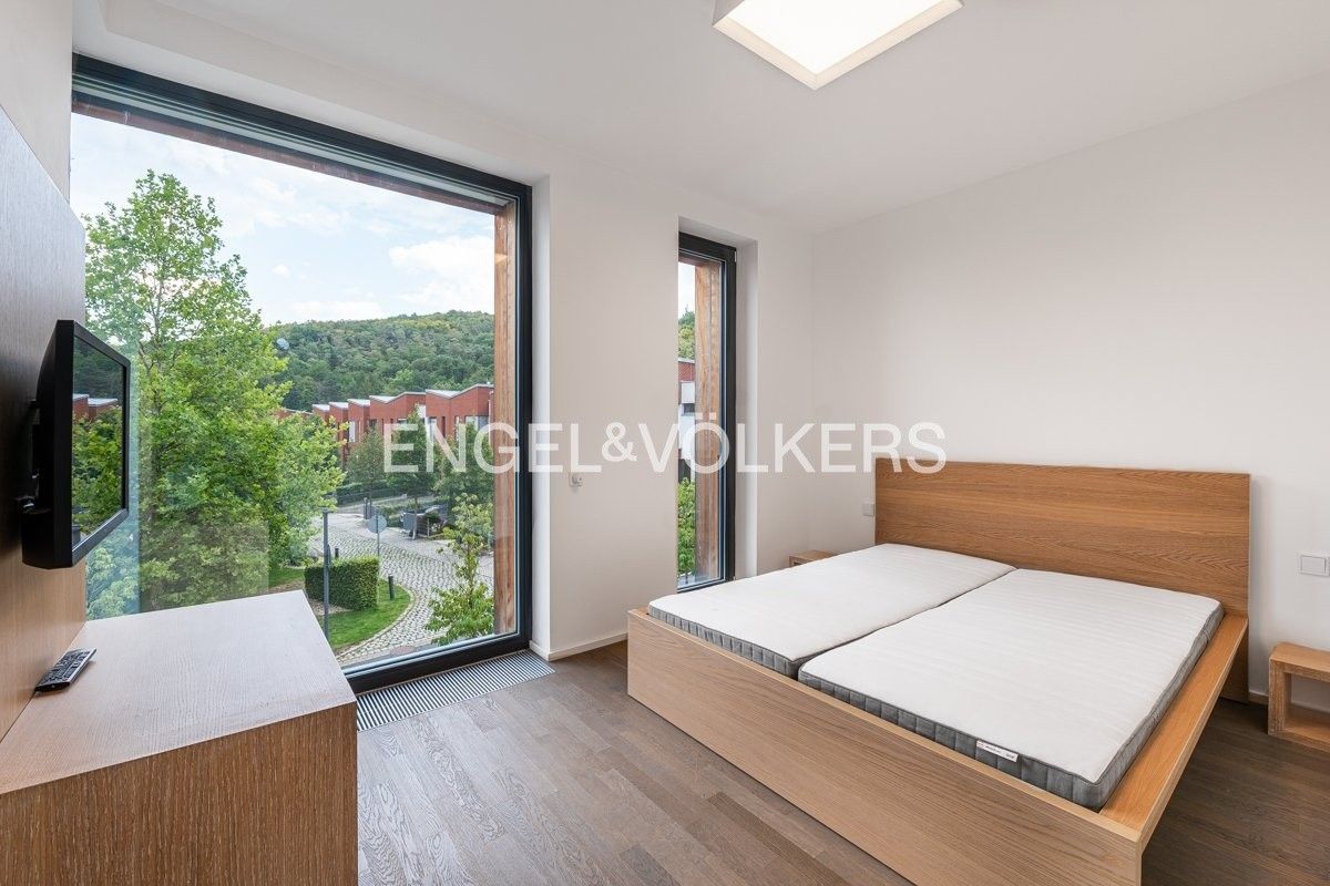 Pronájem rodinný dům - V Šáreckém údolí 2779, Praha Dejvice, 165 m² - 5