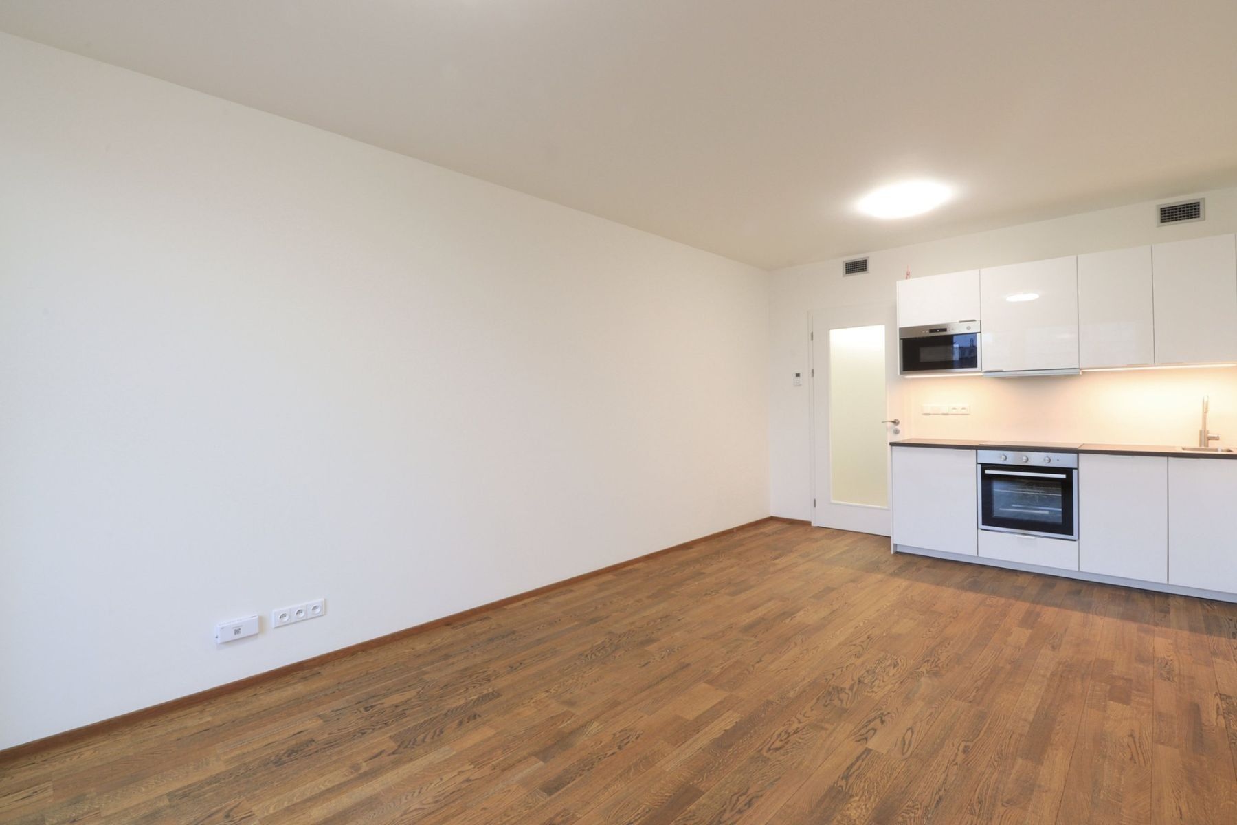 Pronájem byt 1+kk - Smržových, Praha - Vysočany, 35 m² - 5