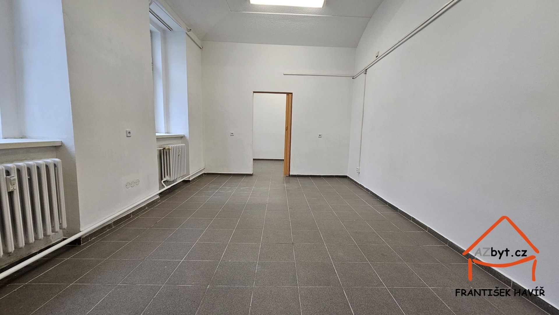 Sklady, náměstí Bratří Jandusů, Praha, 30 m²