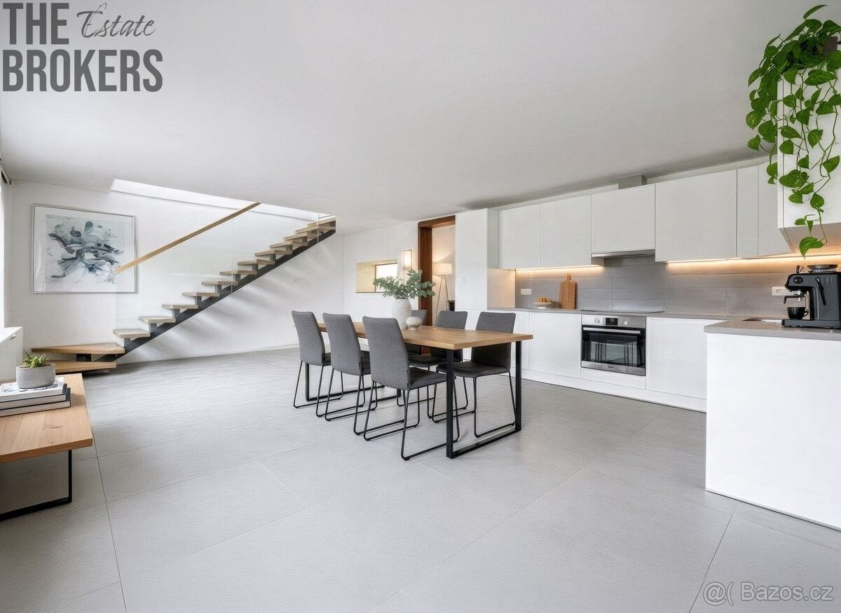 Prodej rodinný dům - Lovčice u Kyjova, 696 39