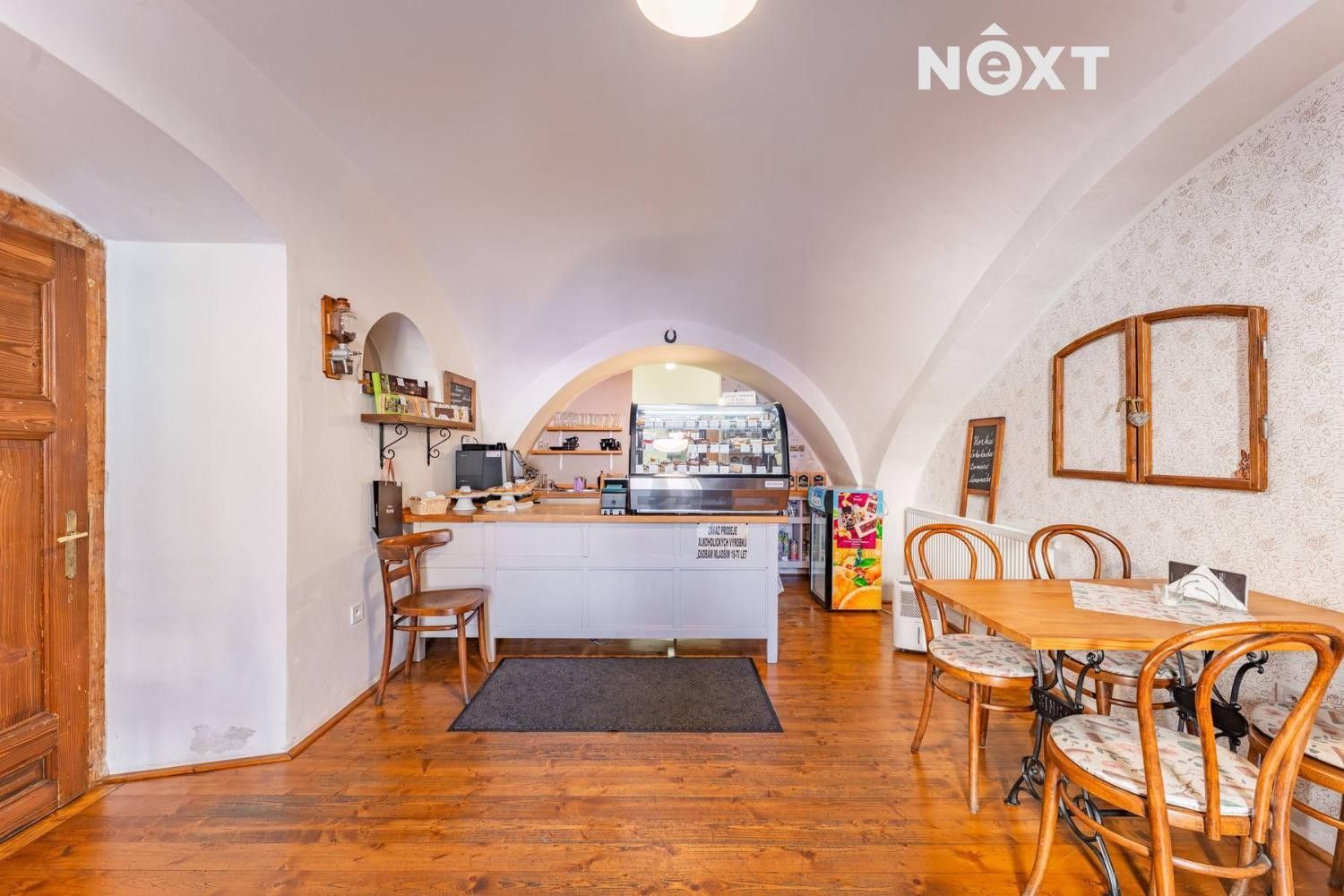 Restaurace · 59 m² · nám. Míru 9, Štíty - 4