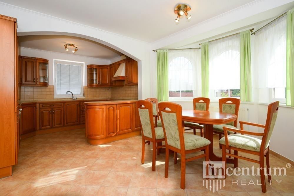 Prodej dům - Nezvalova, Novosedlice, 300 m²