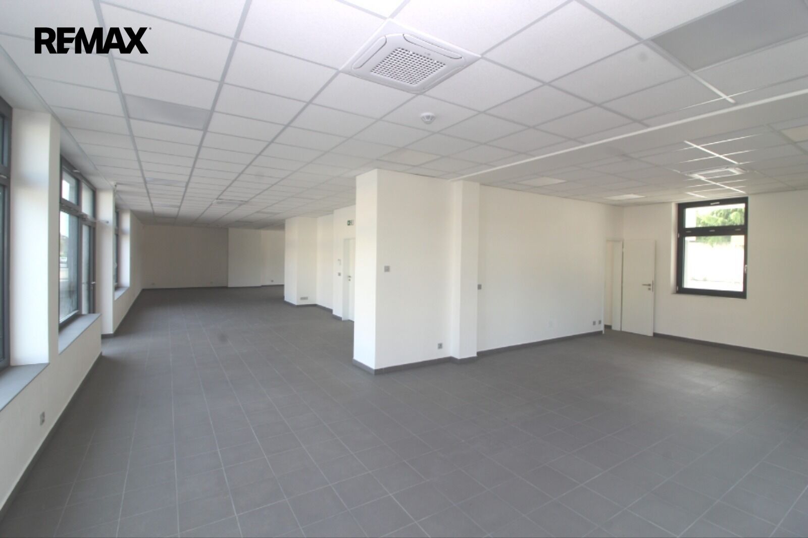 Pronájem obchodní prostory - Praha, 147 m² - 5