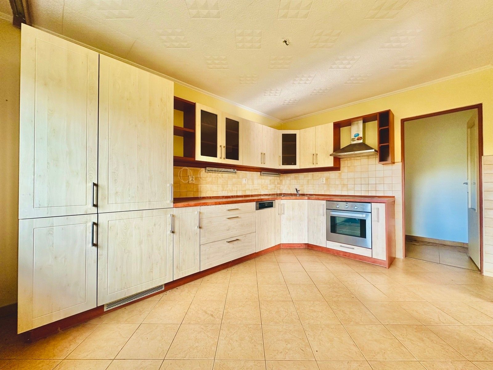 Prodej rodinný dům - Vápenná, 392 m²