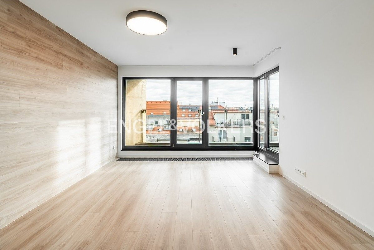 3+kk, Staropramenná, Praha, 88 m²