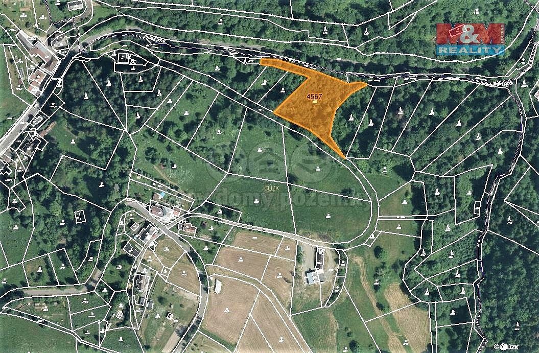 Les, 3 547 m²