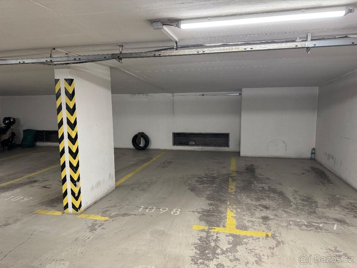 Garáže, Praha, 158 00