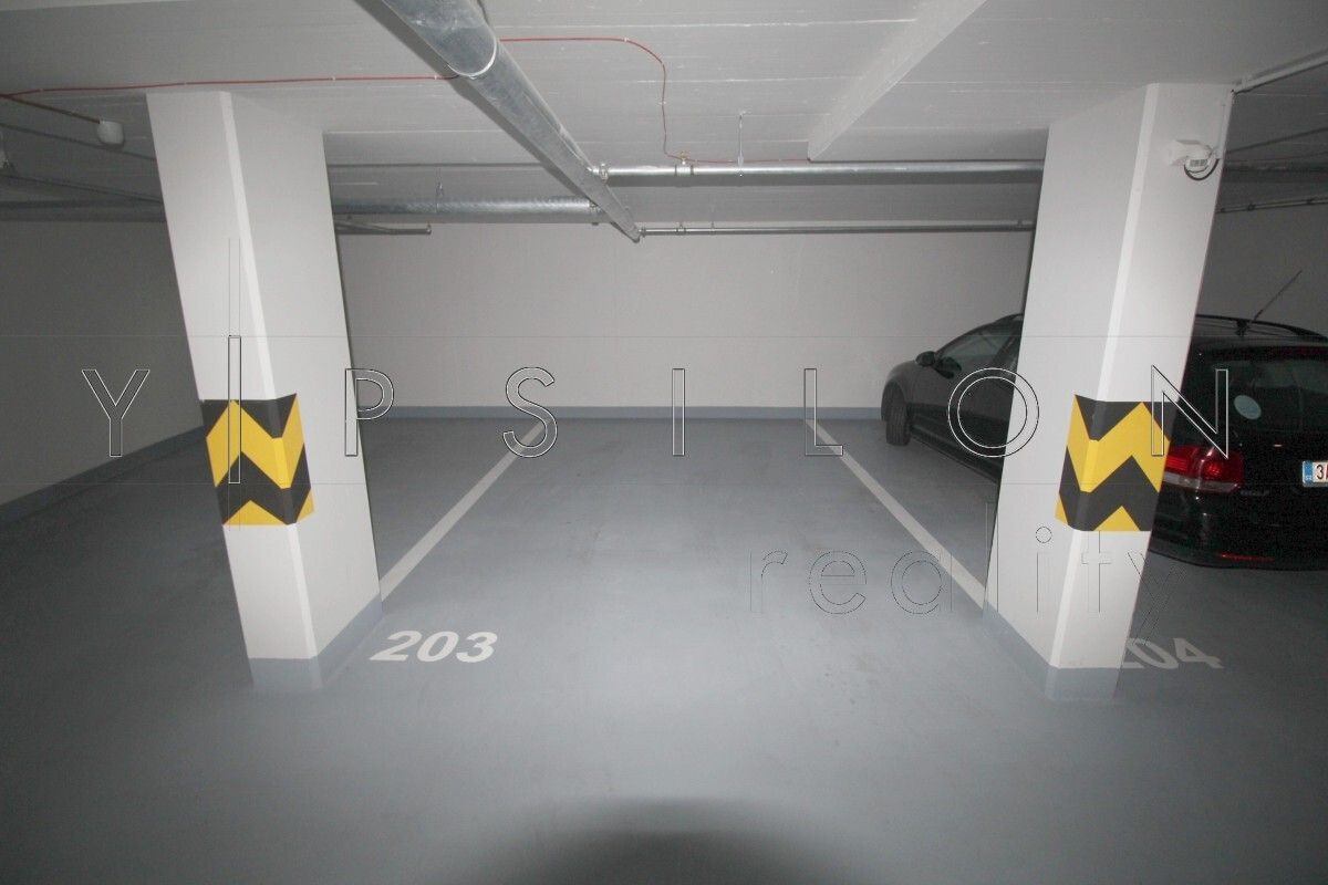 Ostatní, Březenská, Praha, 16 m²