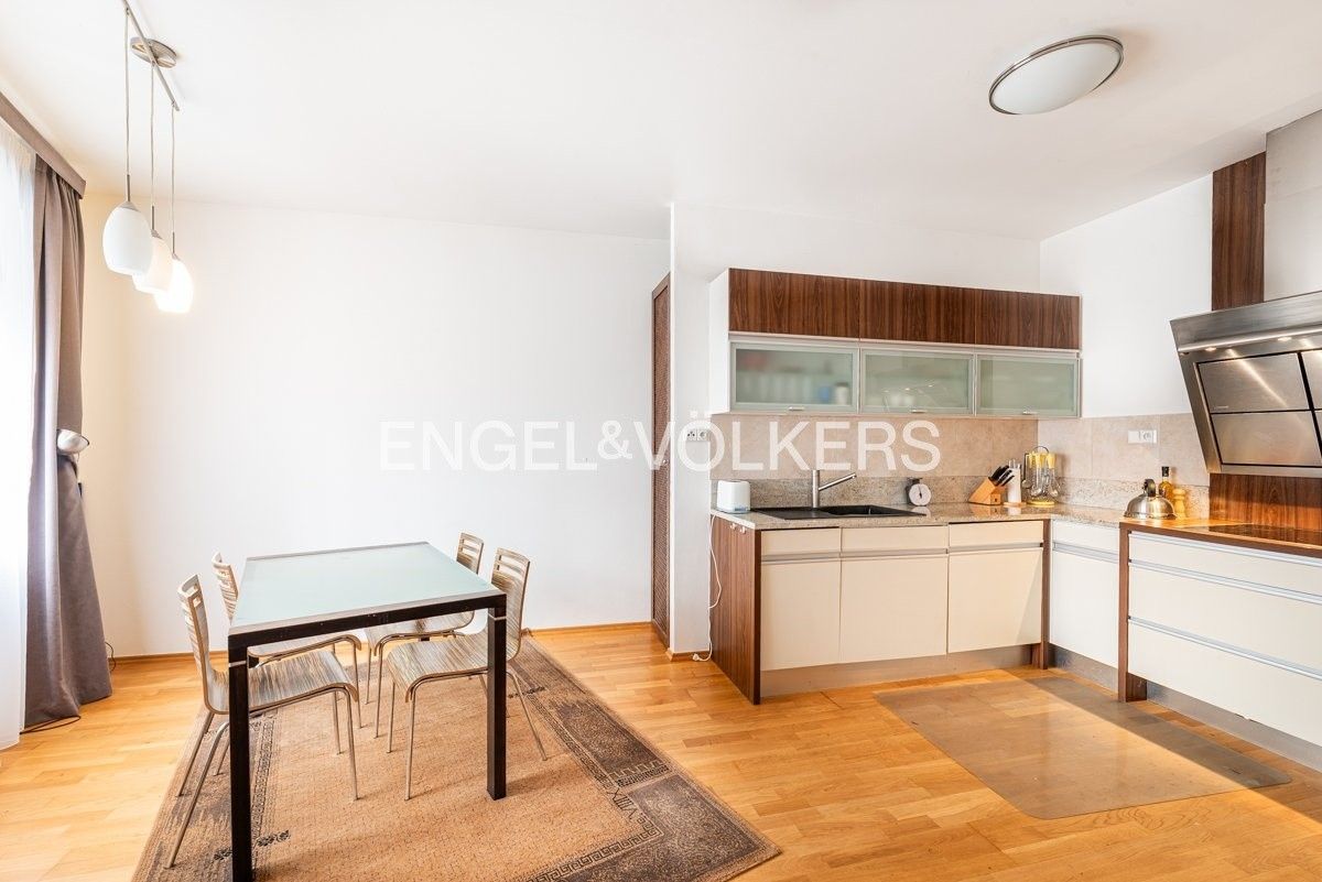 Pronájem byt 2+1 - U lužického semináře, Praha, 85 m²