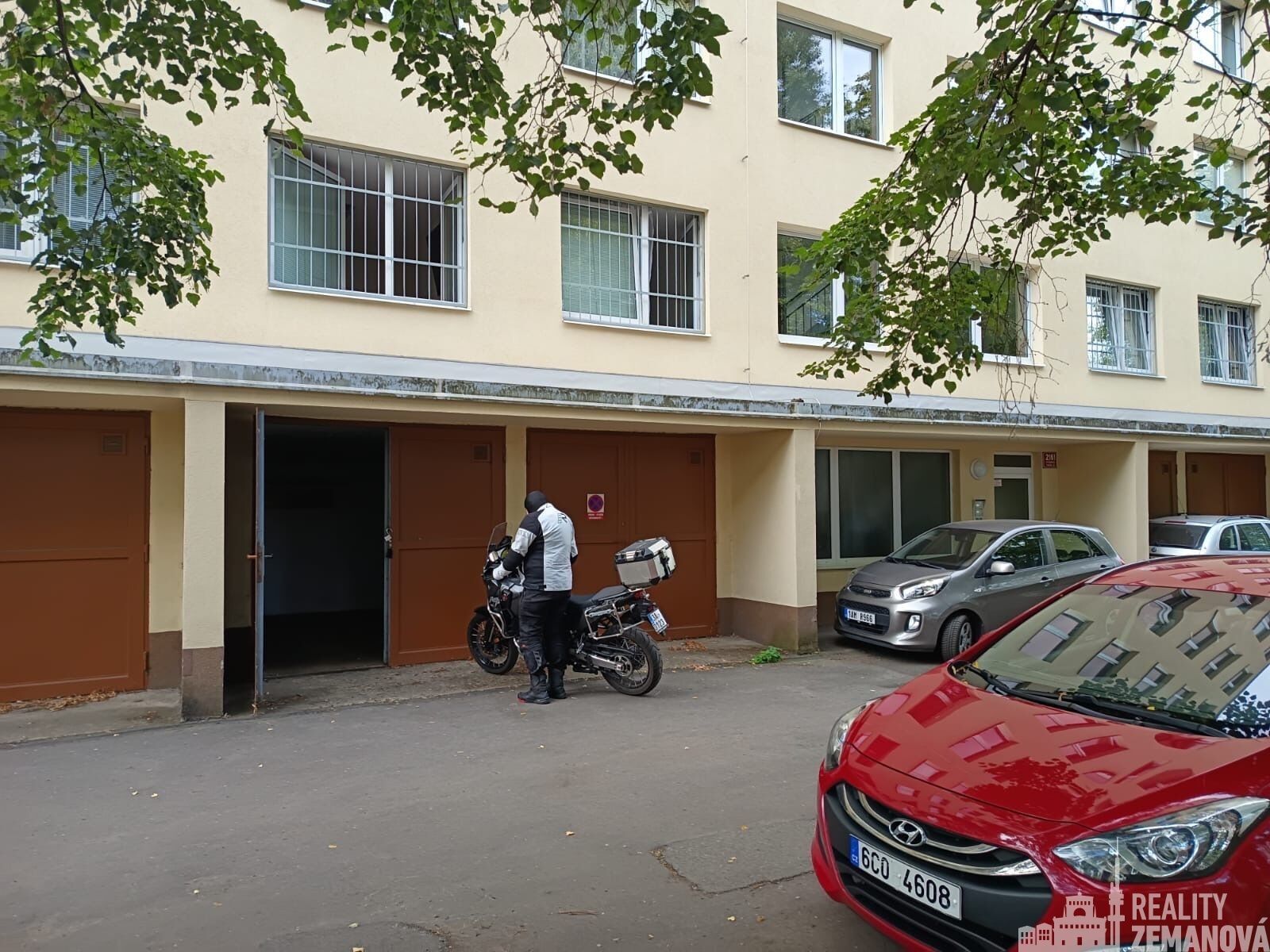 Garáž · 18 m² · Pod strání, Praha - 4