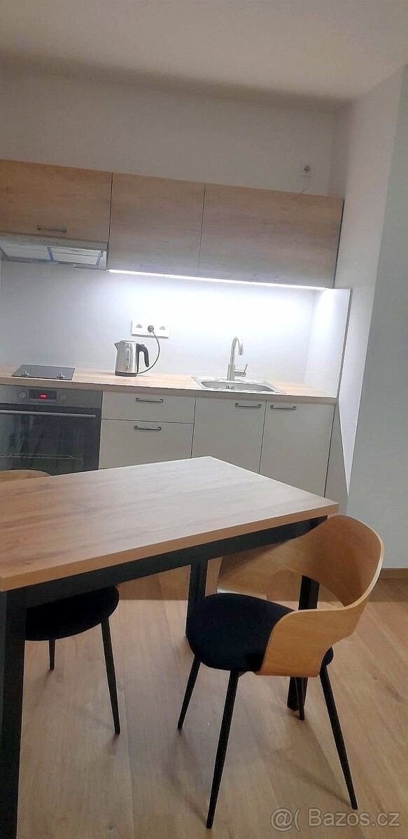 Byty, Hradec Králové, 500 12