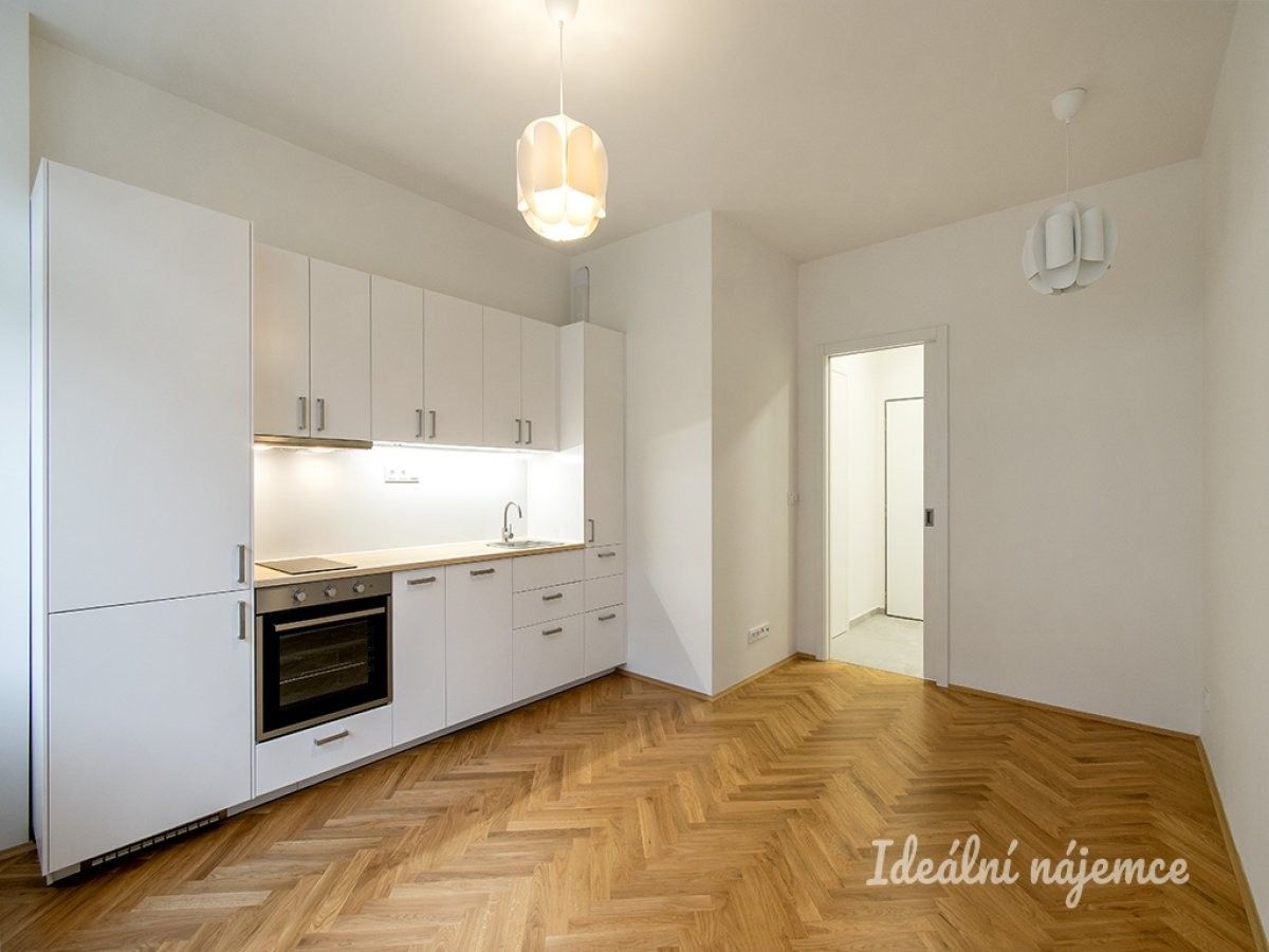Pronájem byt 1+kk - Pplk. Sochora, Praha, 26 m²
