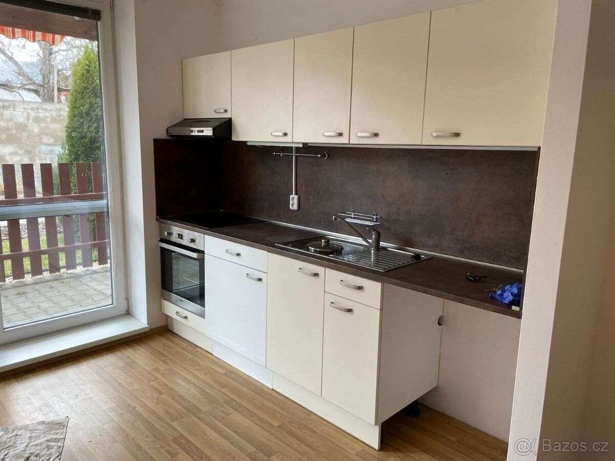 Pronájem byt - Šakvice, 691 67