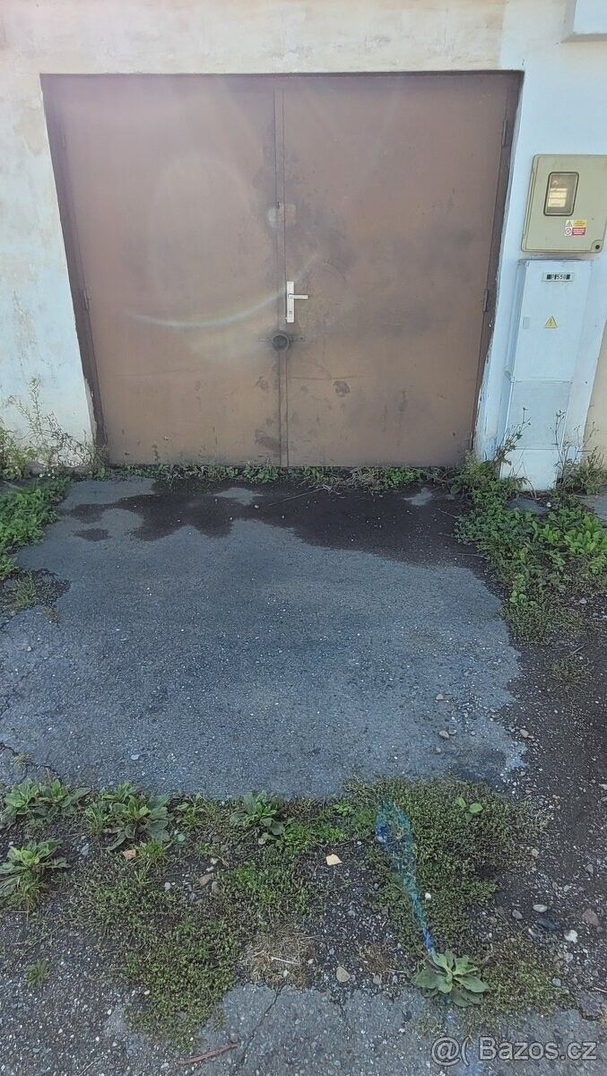 Garáže, Ostrava, 700 30