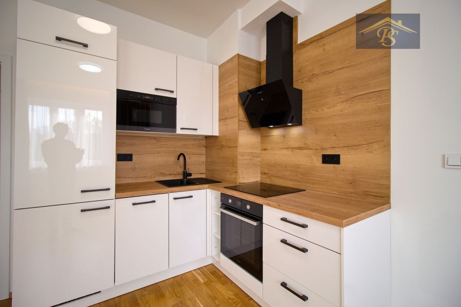 Pronájem byt 2+kk - Černokostelecká, Praha, 41 m²