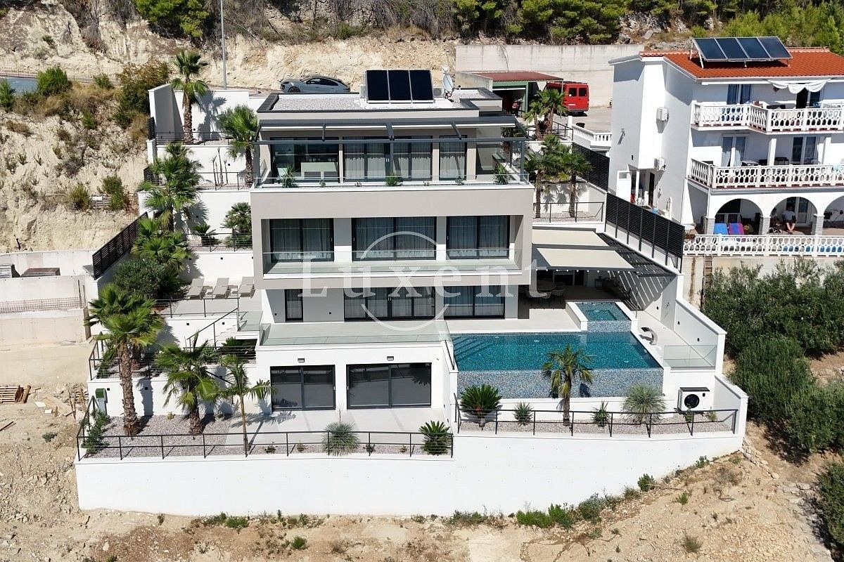 Rodinné domy, Omiš, Chorvatsko, 450 m² - 1